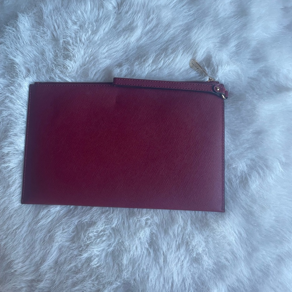 Michael Kors Burgundy Leather Wristlet with Travel Motifs.NEW without tags - Picture 4 of 7